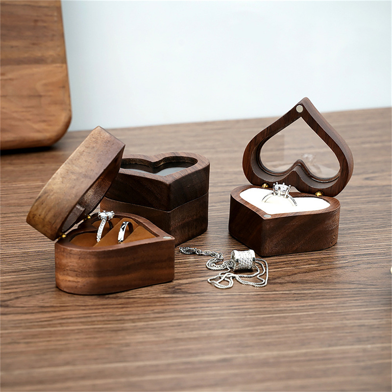 صندوق خاتم من خشب الجوز على شك - مراجعة Wood Ring Blank وسعره
